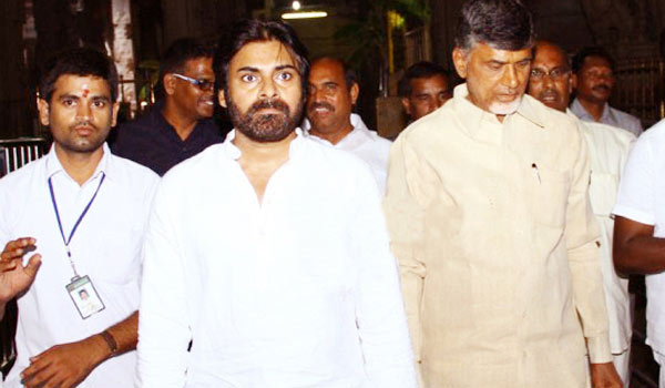 chandrababu naidu,kaapu,mudragada padmanabam,pawan kalyan,august effect  చంద్రబాబును ఆదుకునేది మళ్లీ పవనేనా? 